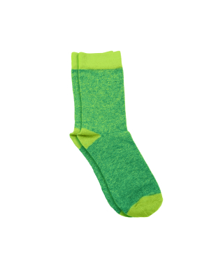 Вторая пара носков – одинаковые зеленые носки лежат один поверх другого